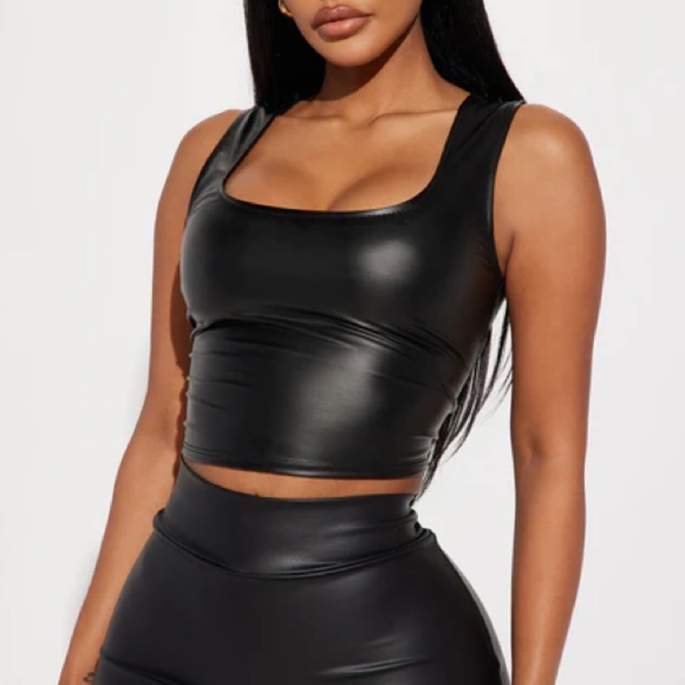 NWT 🖤 Fashion Nova Bad Girl Energy PU Crop Top Black size Medium 🖤